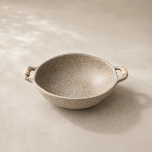 CIOTOLA IN GRES GRIGIO-BIANCO CON MANICI IN CORDA 19,5 × 15,5 CM
