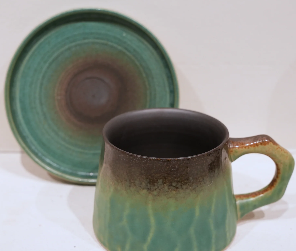 TAZZA DA CAFFÈ IN GRES VERDE E MARRONE CON PIATTINO 300 ML