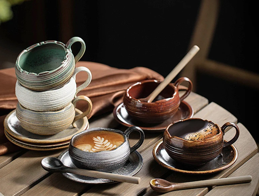 TAZZA DA CAFFÈ IN GRES VERDE E MARRONE CON PIATTINO E CUCCHIAINO 145 ML