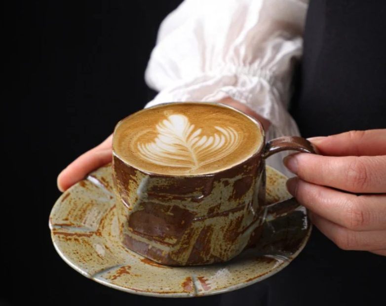 TAZZA DA CAFFÈ IN GRES MARRONE CON PIATTINO 215 ML