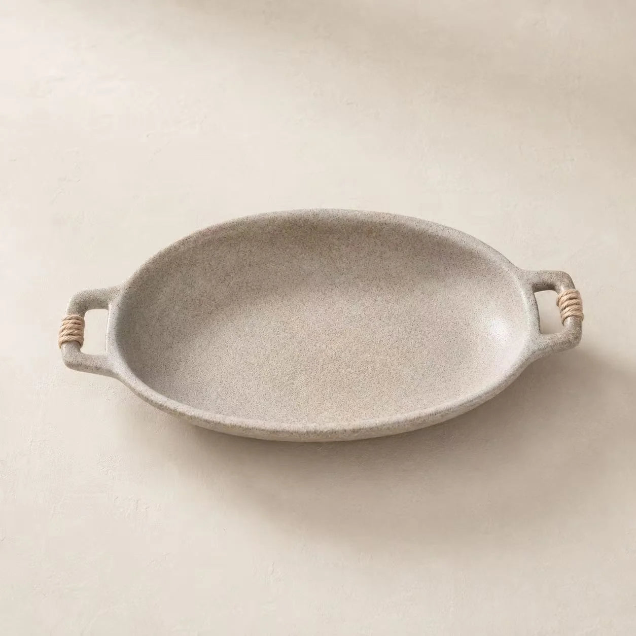VASSO OVALE IN GRES GRIGIO CHIARO CON MANICI IN CORDA 27,5 × 15 CM